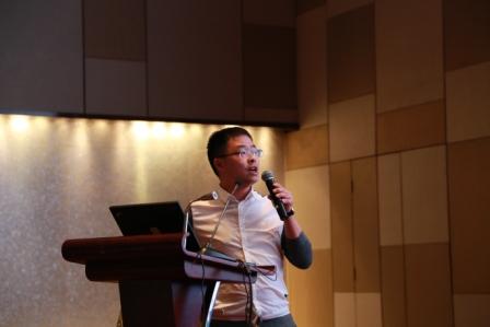 张总主题发言.jpg 张总主题发言.jpg